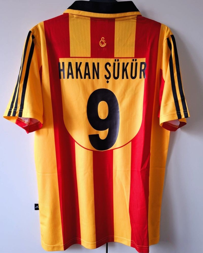 Galatasaray 1999-1900 - Hakan Ringraziamento