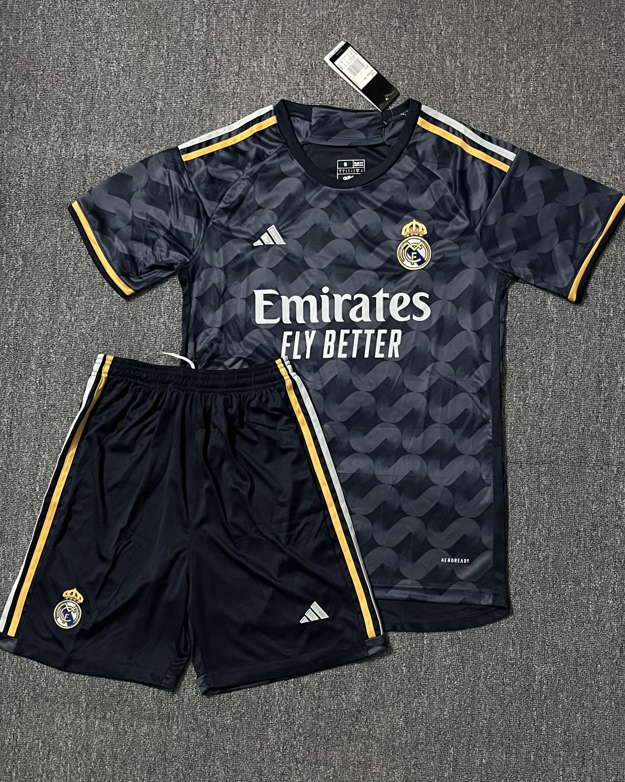 Real Madrid Kit Per Adulti
