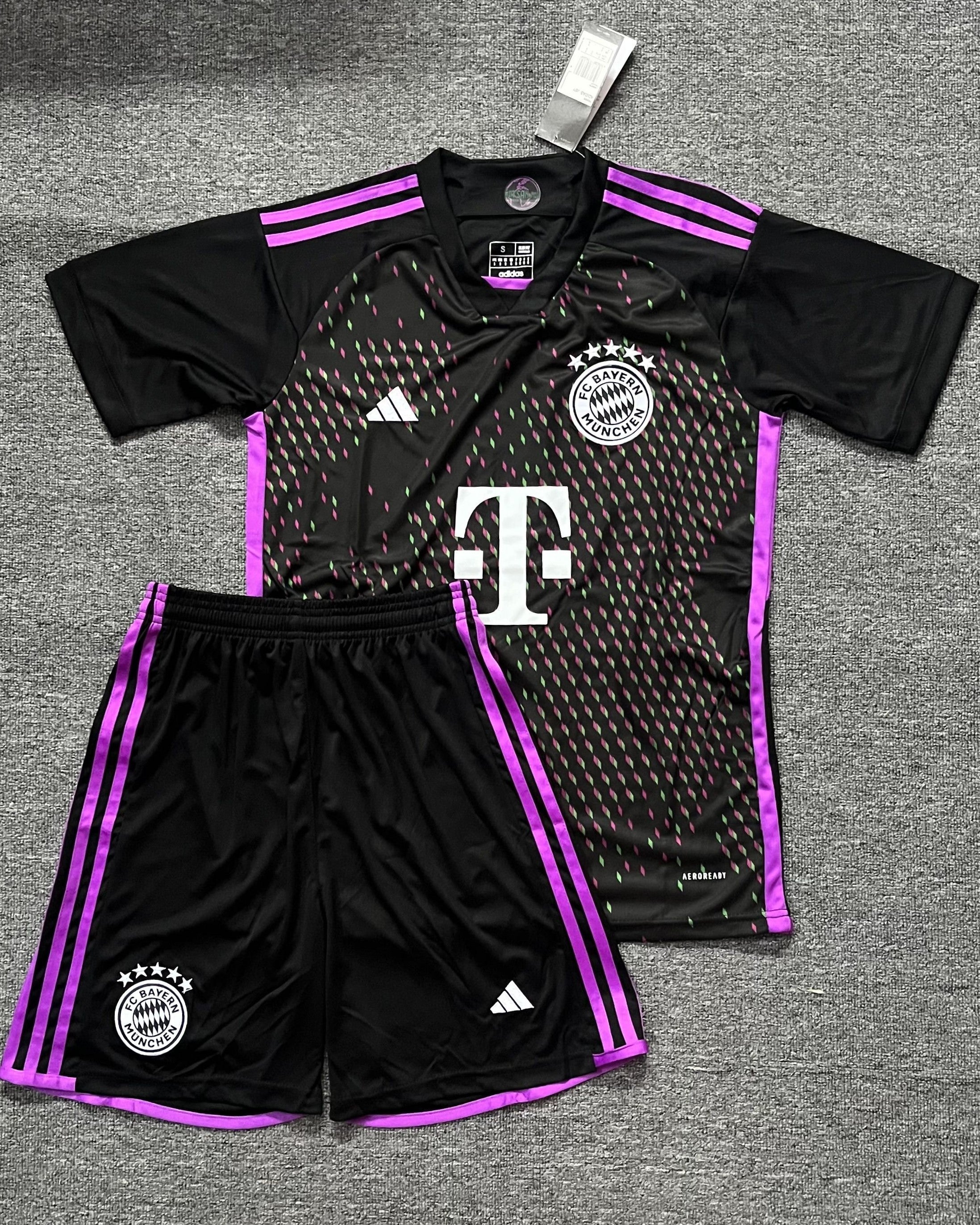 Bayern Munich Kit Per Adulti