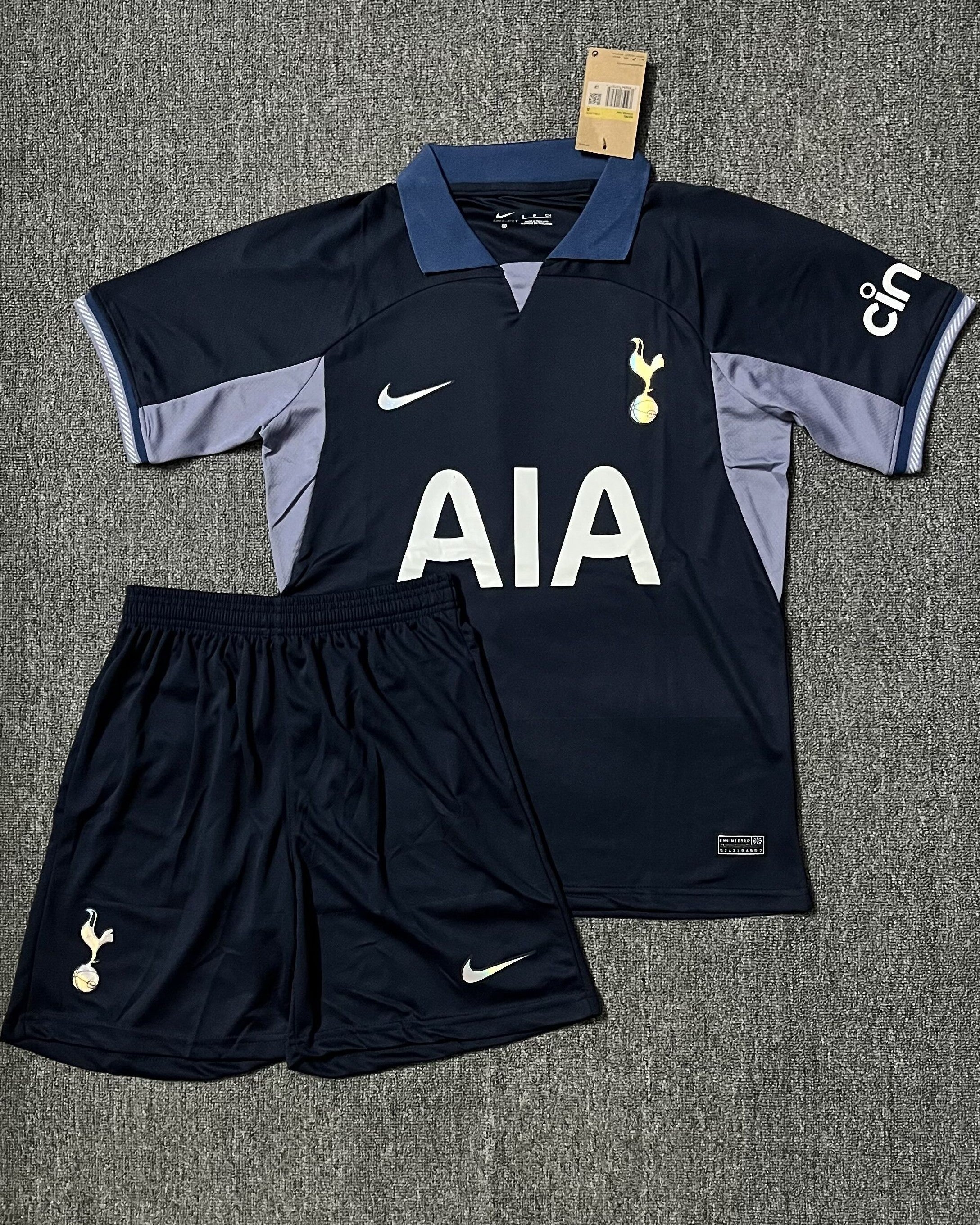 Tottenham Hotspur Kit Per Adulti