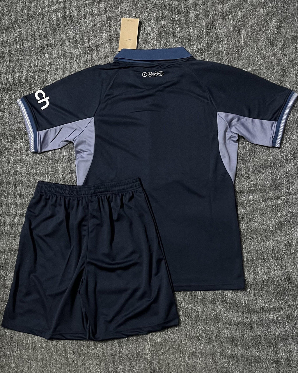 Tottenham Hotspur Kit Per Adulti