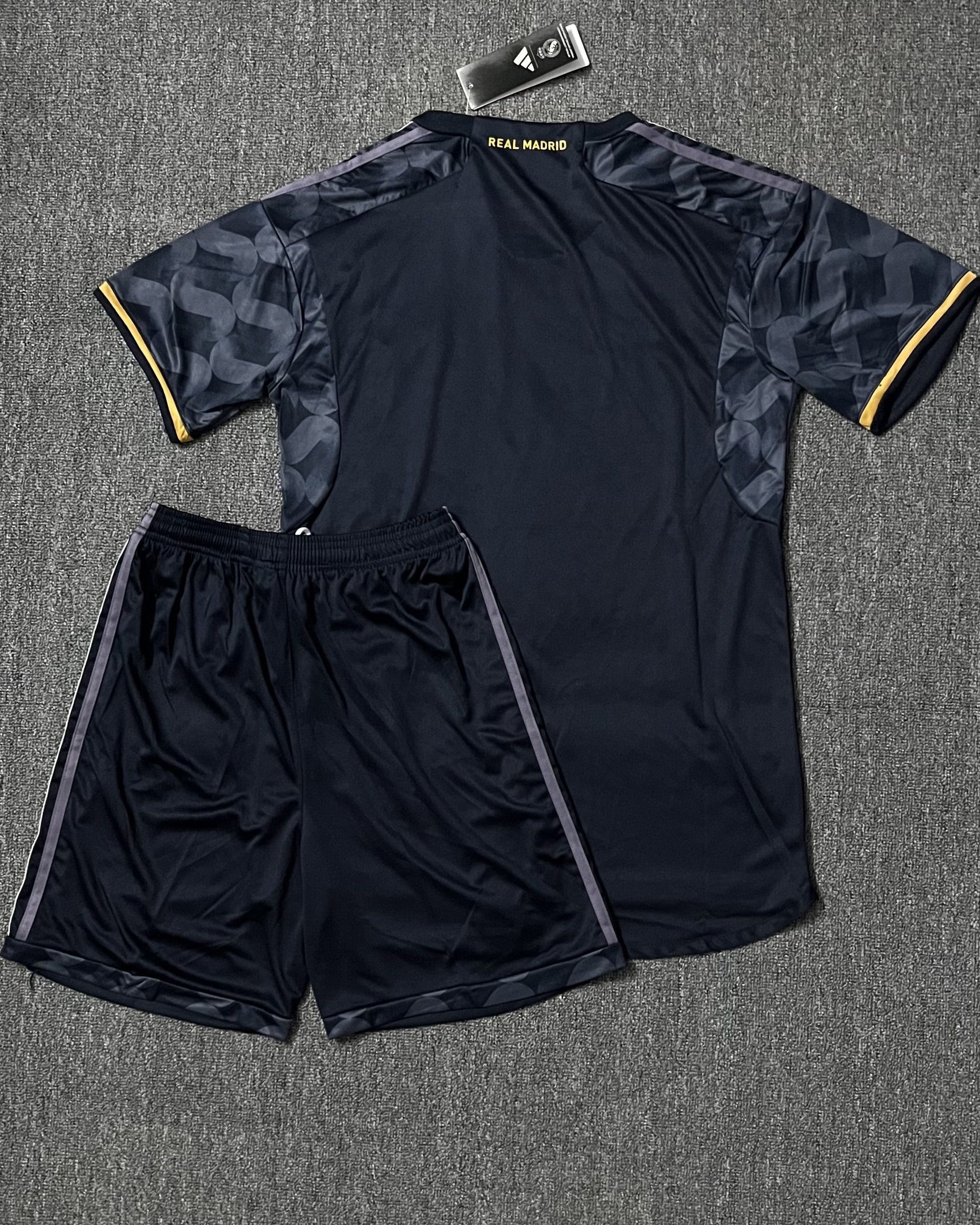 Real Madrid Kit Per Adulti