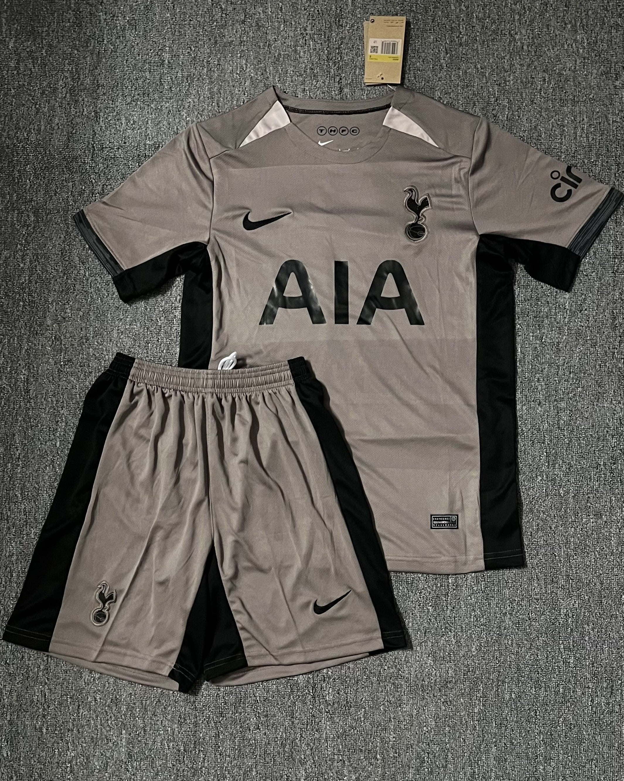 Tottenham Hotspur Kit Per Adulti