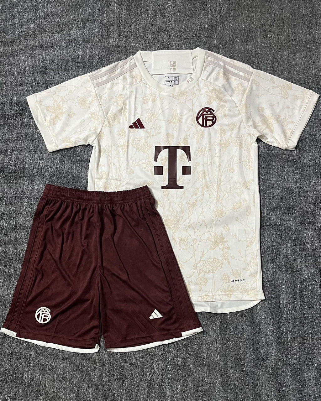 Bayern Munich Kit Per Adulti
