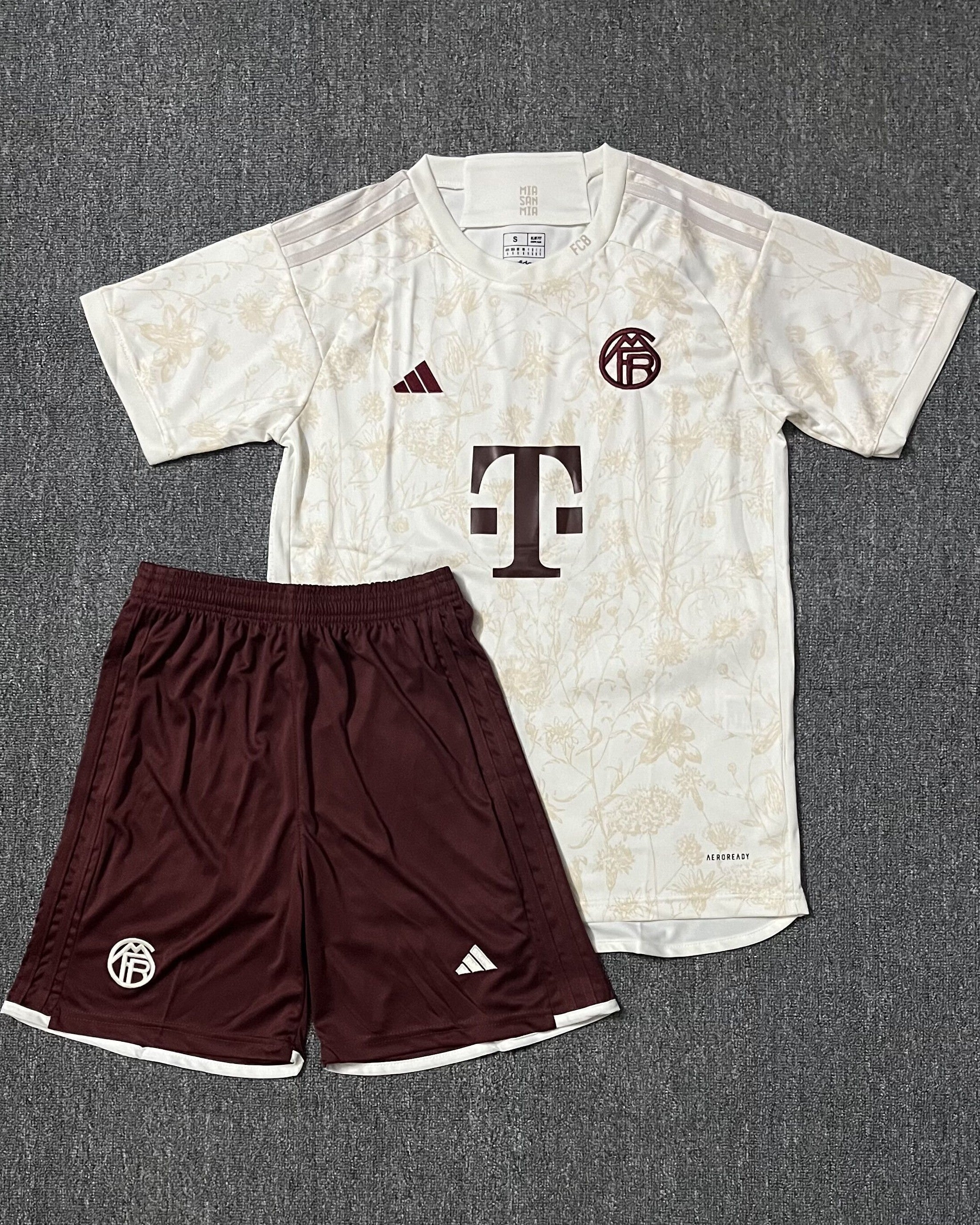 Bayern Munich Kit Per Adulti