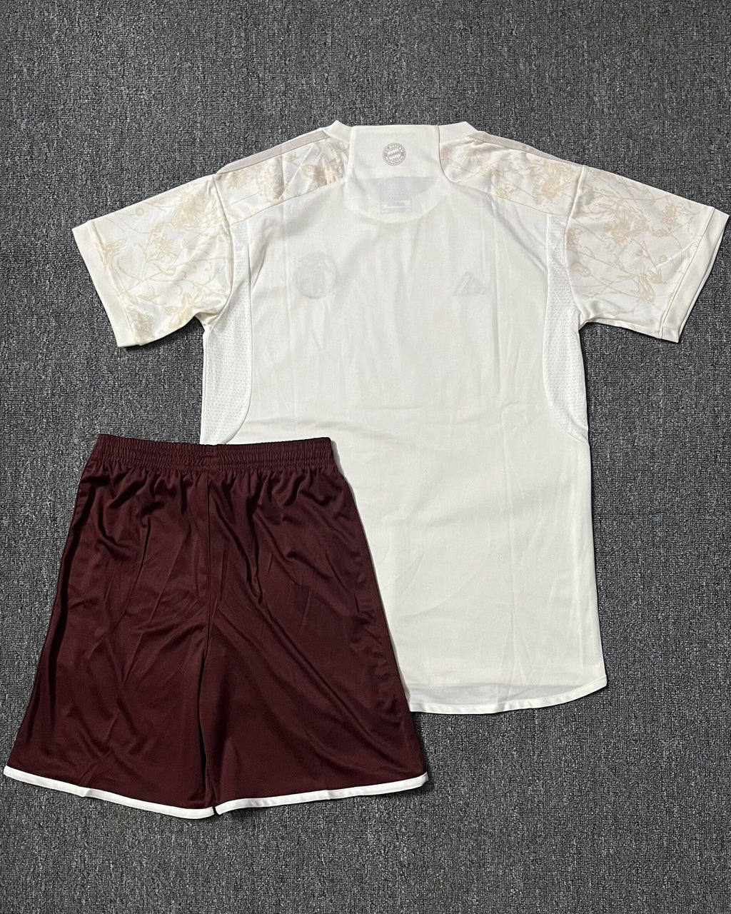 Bayern Munich Kit Per Adulti
