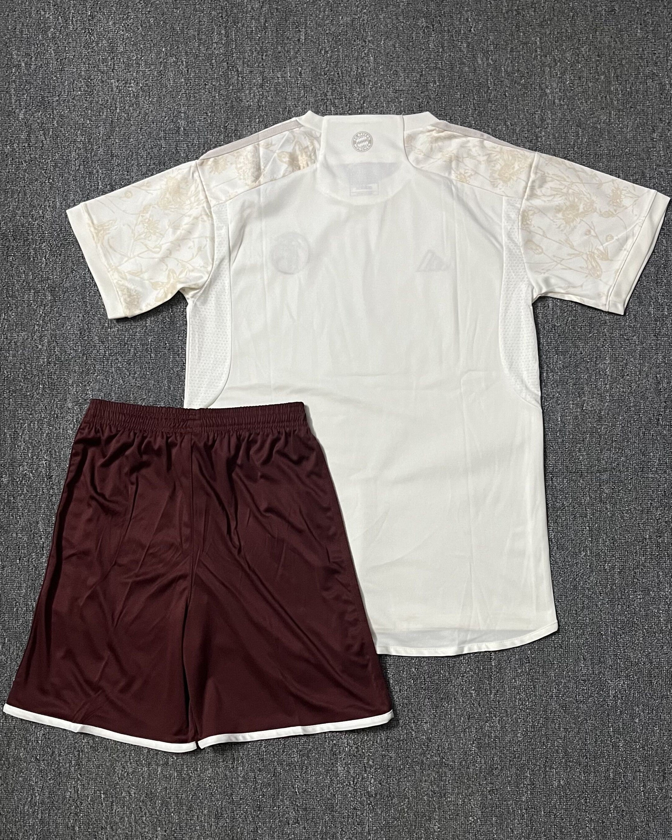 Bayern Munich Kit Per Adulti