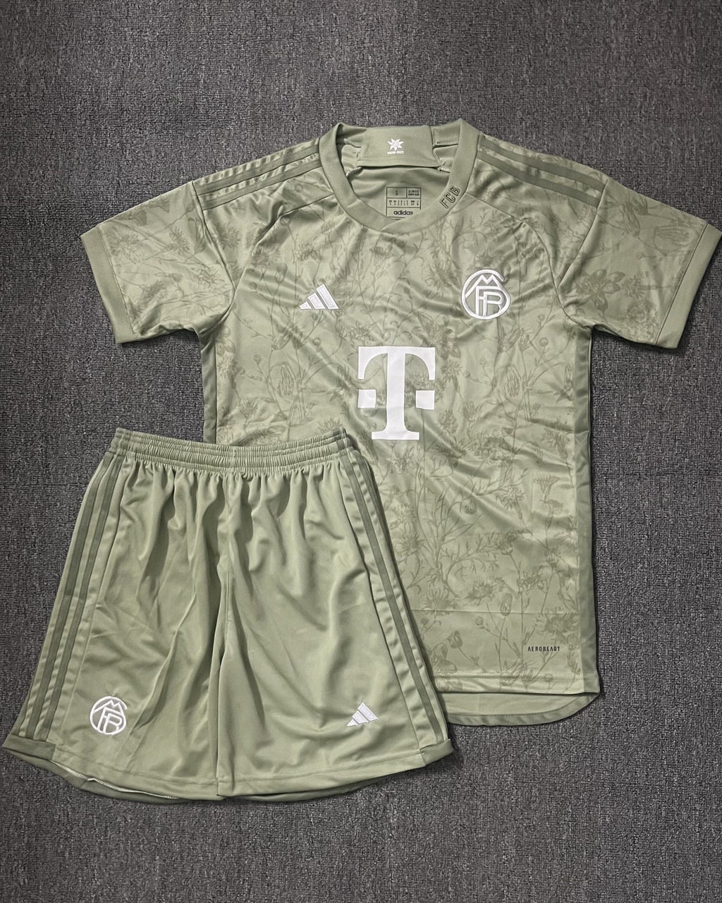 Bayern Munich Kit Per Adulti