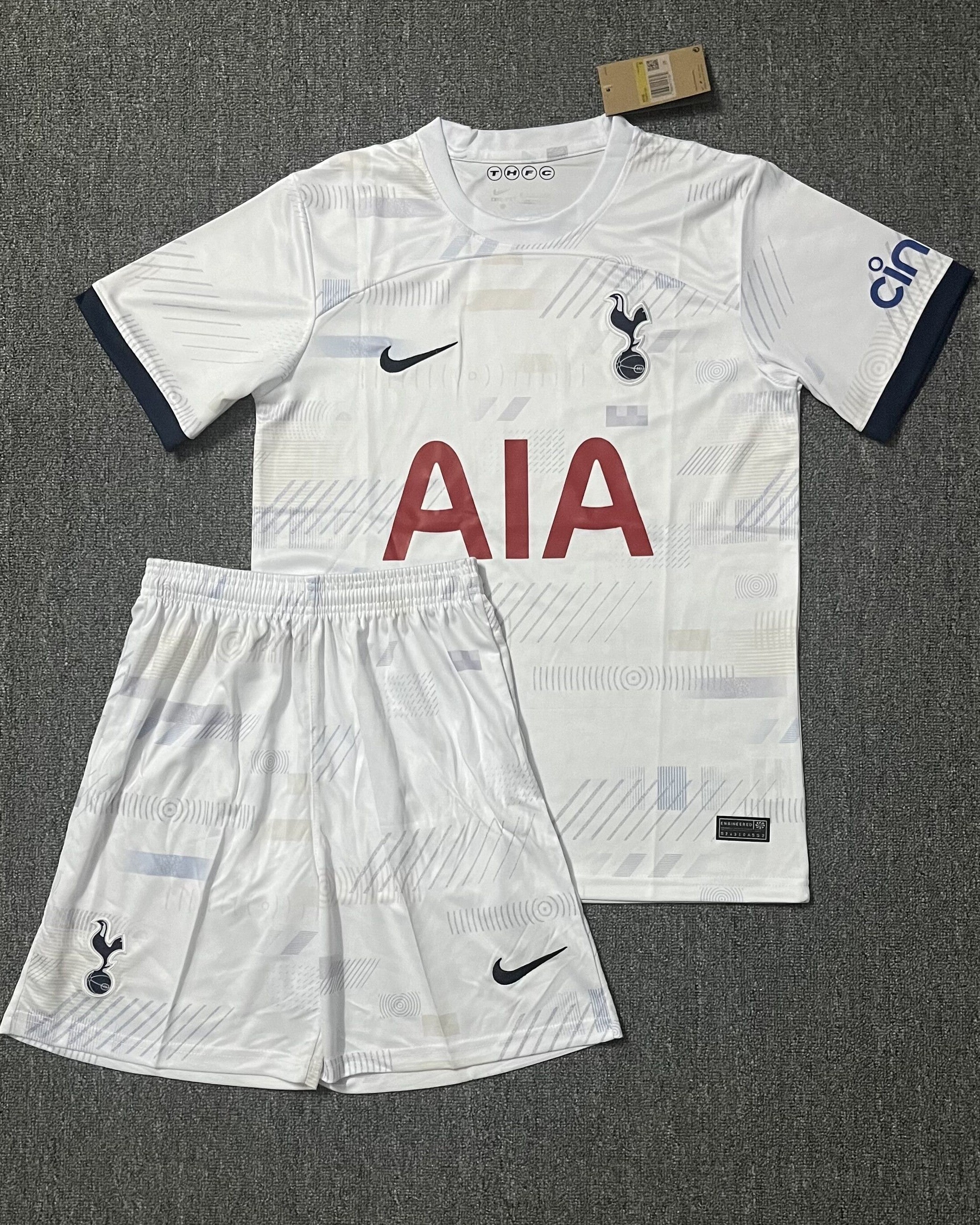 Tottenham Hotspur Kit Per Adulti