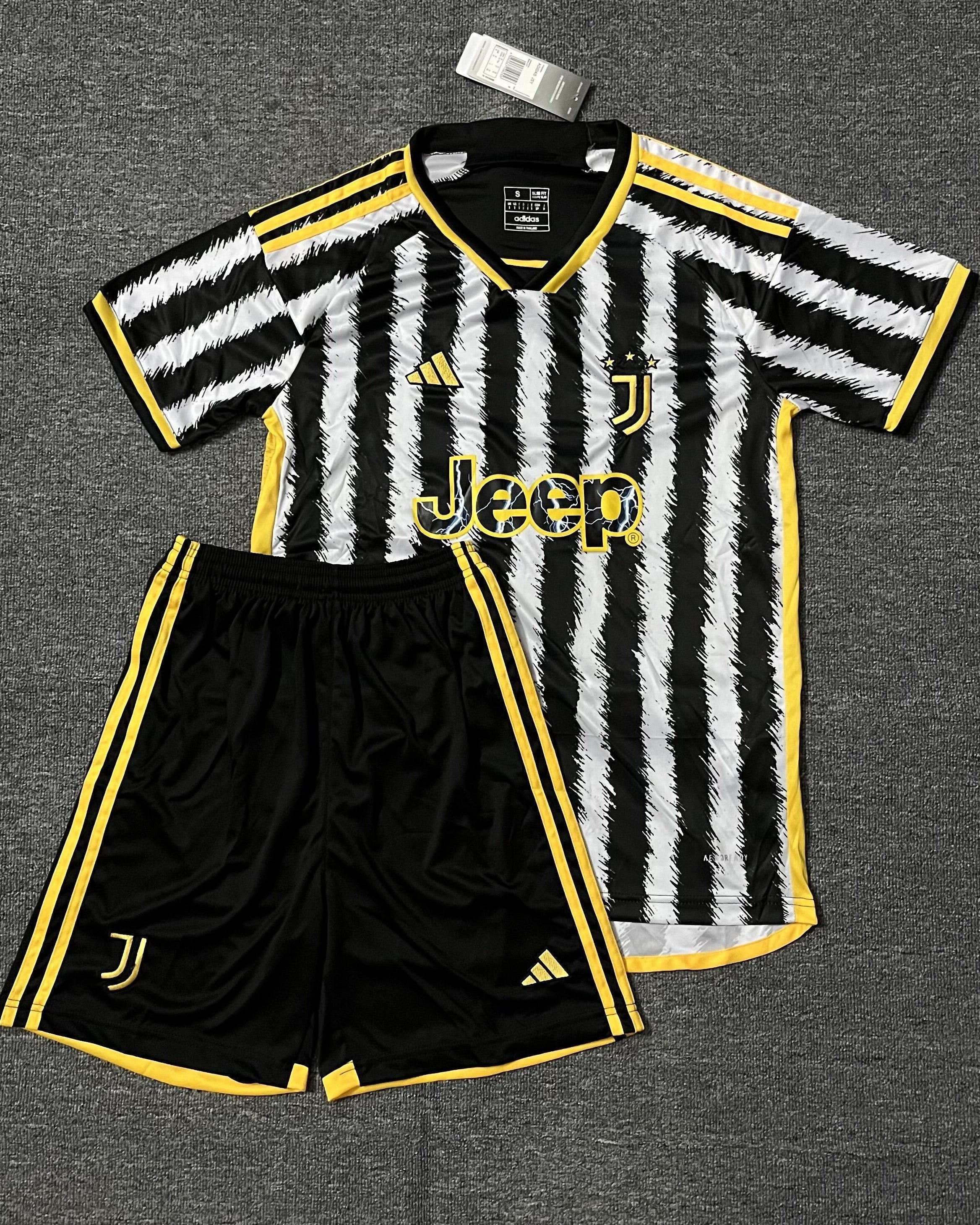 Juventus Kit Adult
