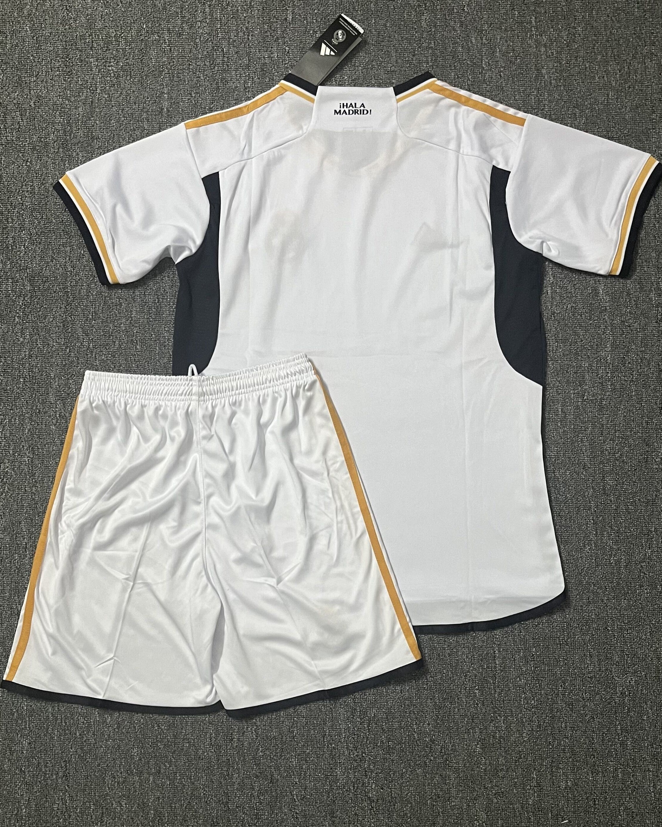 Real Madrid Kit Per Adulti