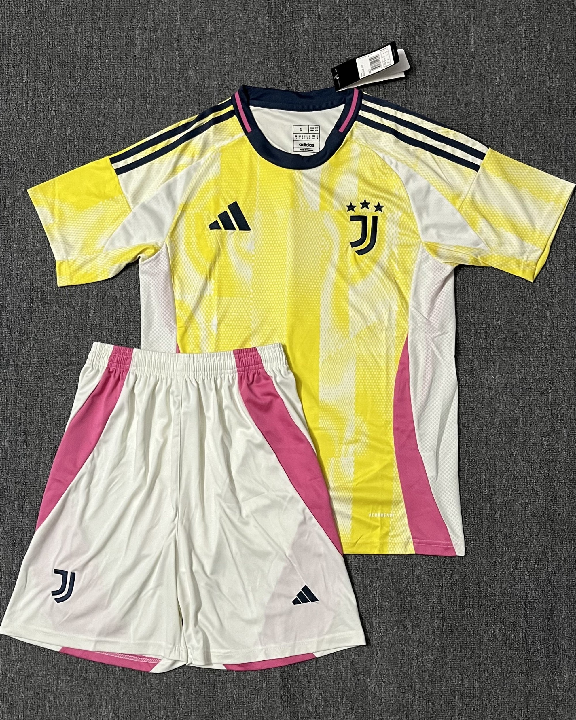 Juventus Kit Adult
