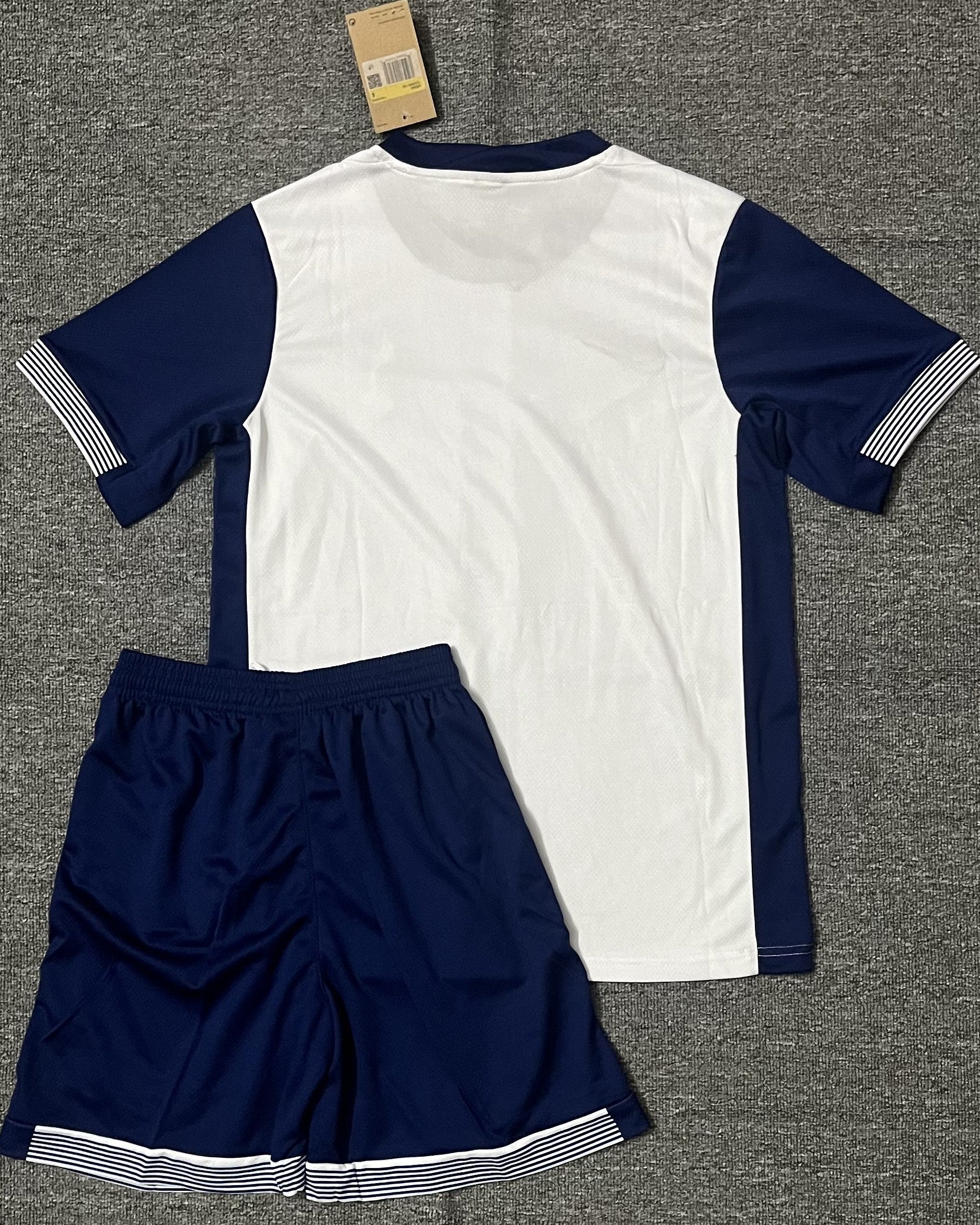 Tottenham Hotspur Kit Per Adulti