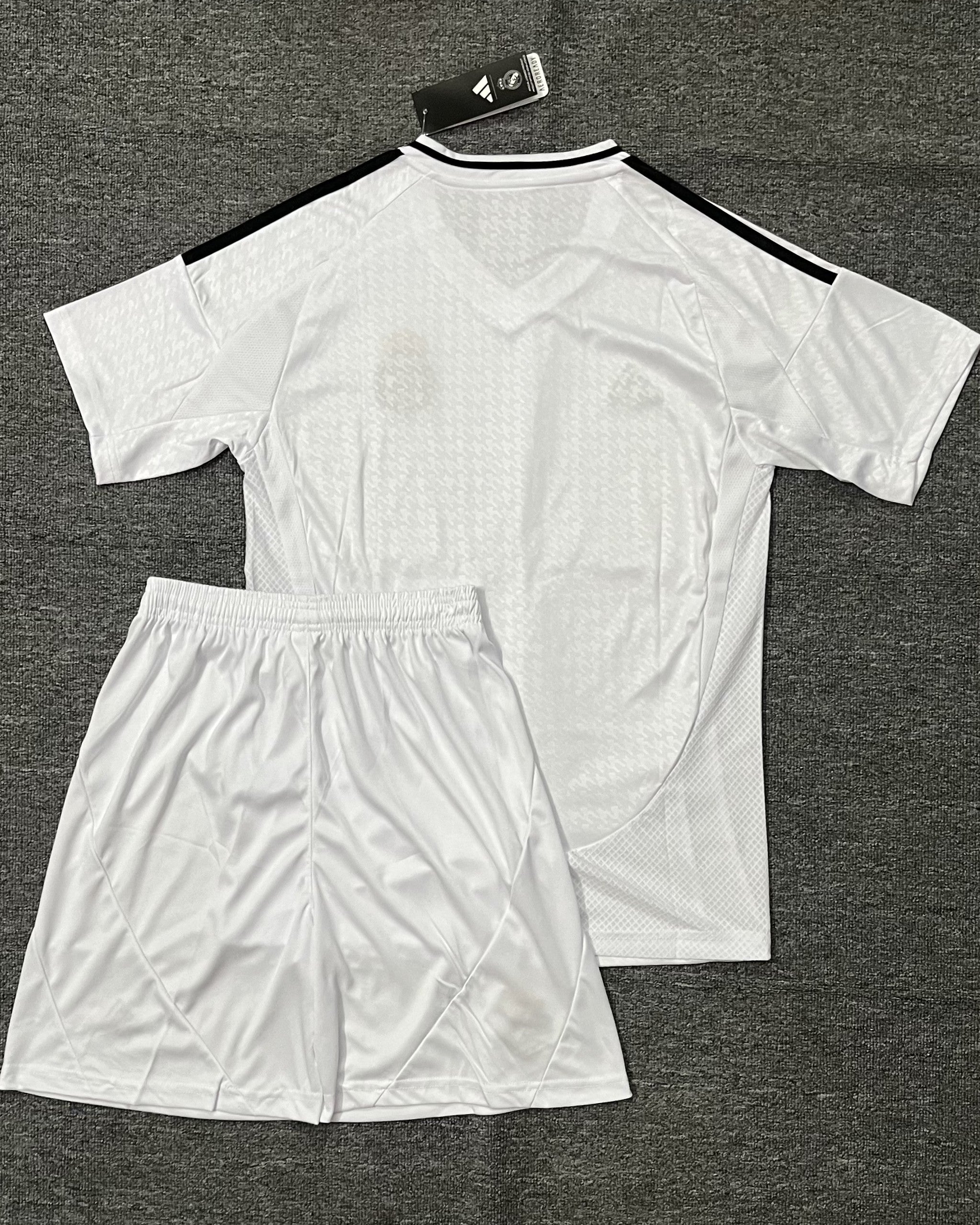 Real Madrid Kit Per Adulti