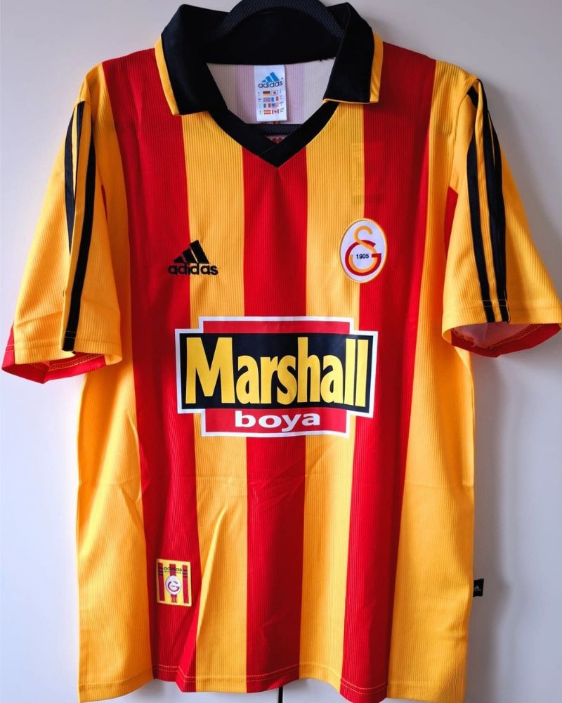 Galatasaray 1999-1900 - Hakan Ringraziamento