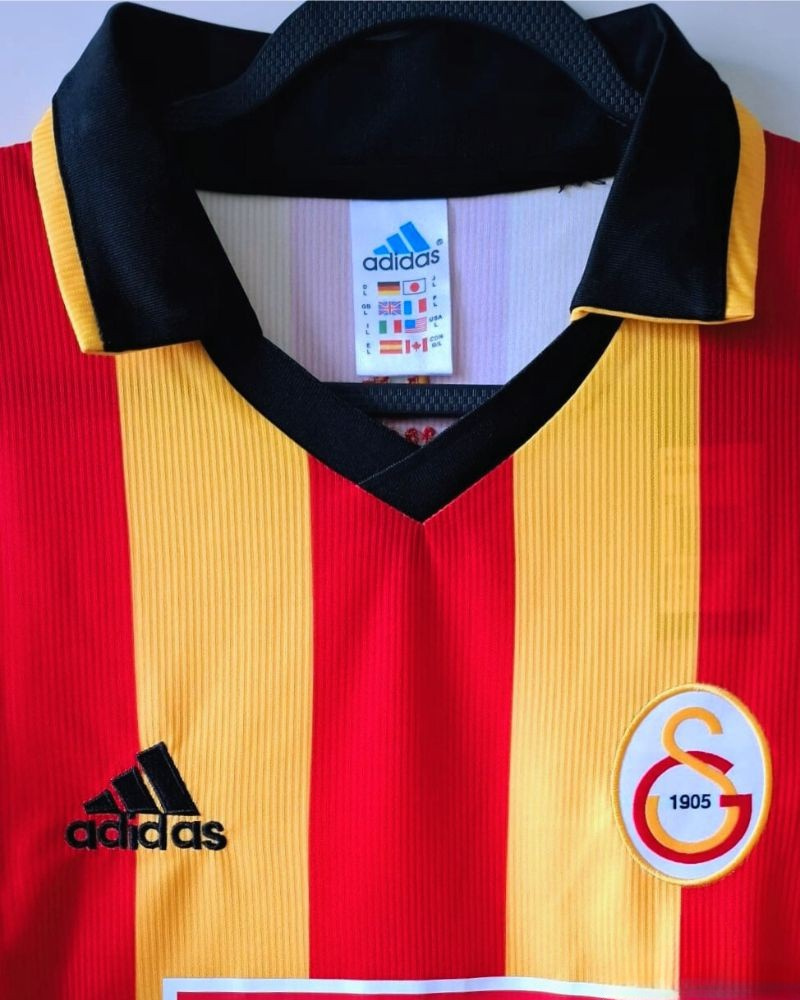 Galatasaray 1999-1900 - Hakan Ringraziamento