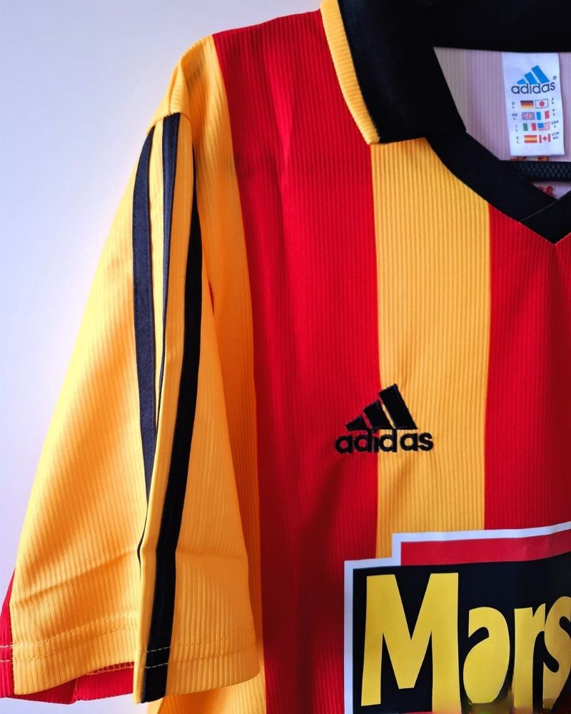 Galatasaray 1999-1900 - Hakan Ringraziamento