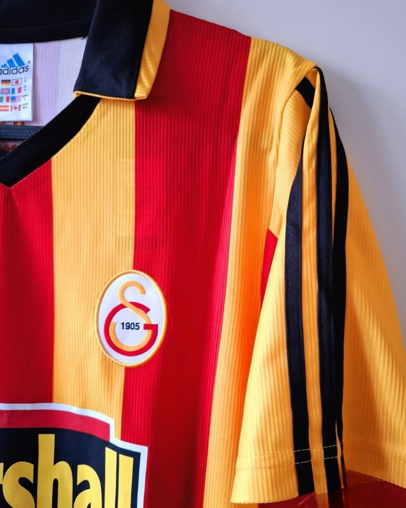 Galatasaray 1999-1900 - Hakan Ringraziamento